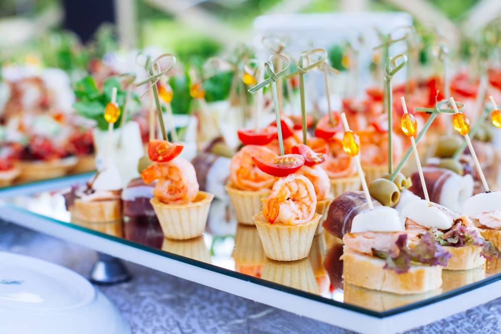 repas-cocktail-dinatoire-et-plat-unique